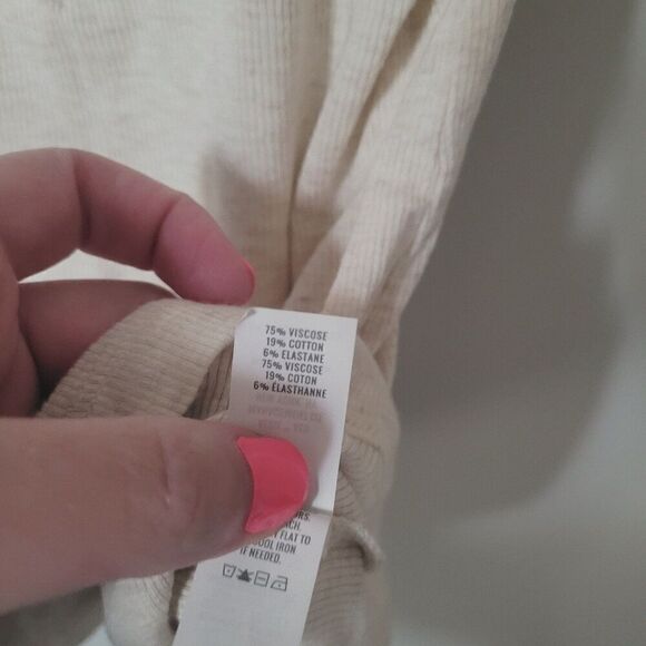 Aerie Real Soft Ribbed Snap Front Tank in Cream Size Medium - Picture 3 of 6